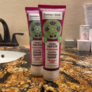 Set of 2 moisturizing hand scrubs